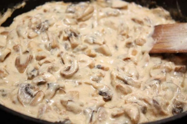 Сметанно-грибной соус из шампиньонов - вкусный рецепт
